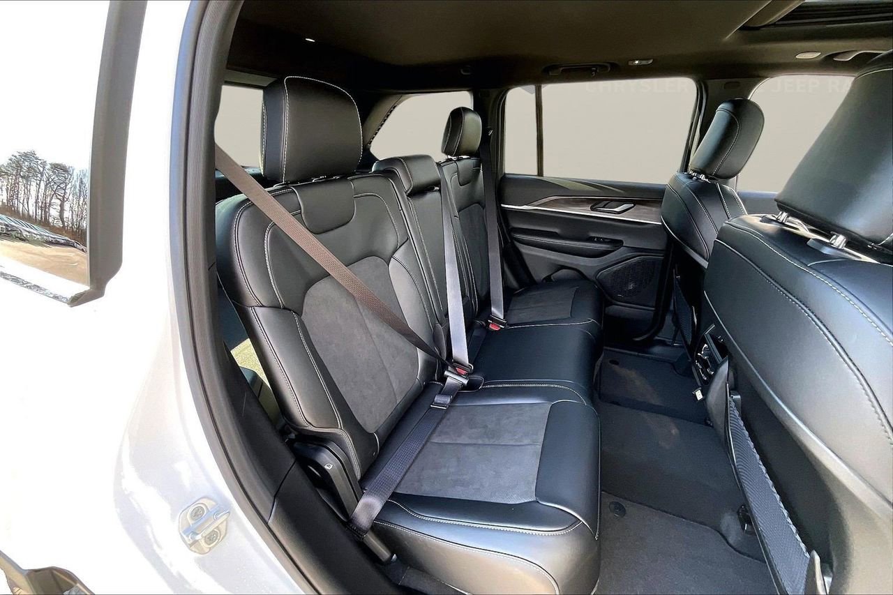 New 2026 Jeep Grand Cherokee Altitude image 22