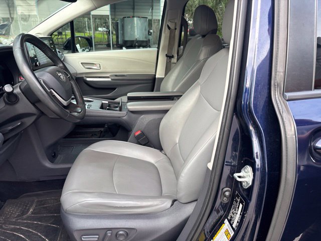 Used 2021 Toyota Sienna XLE w/ XLE Plus Package FWD image 9