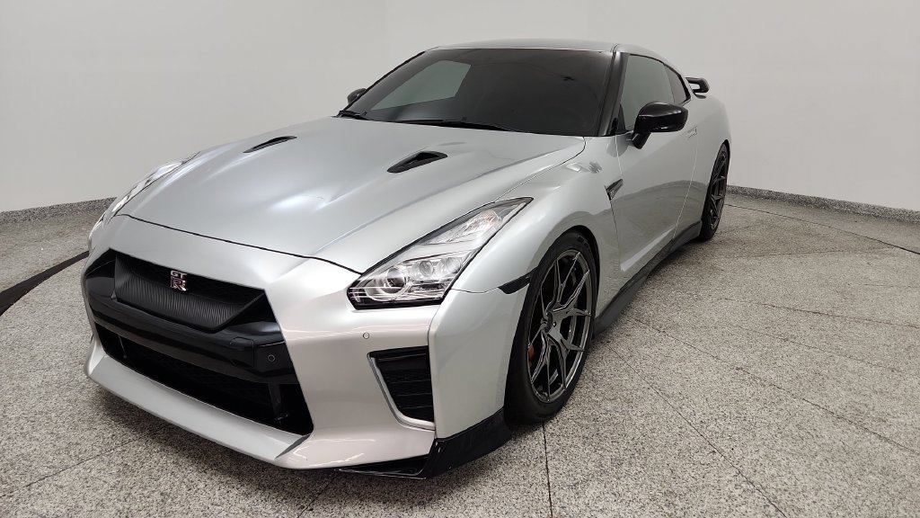 Used 2020 Nissan GT-R Premium AWD/4WD image 12