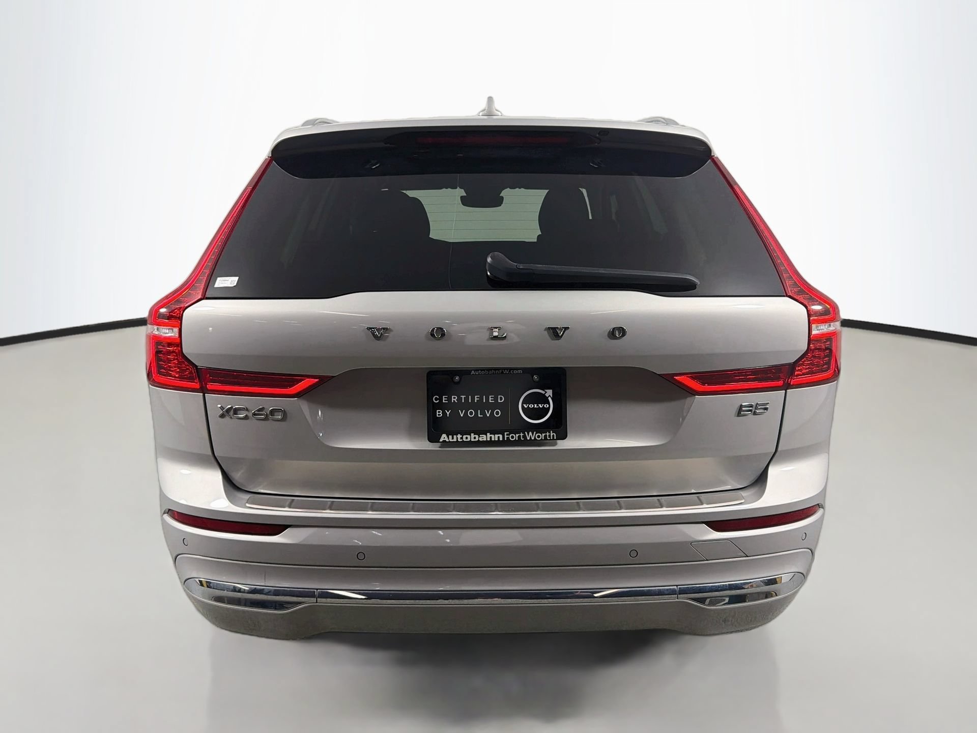 Certified 2023 Volvo XC60 B5 Plus w/ Protection Package Premier FWD image 7