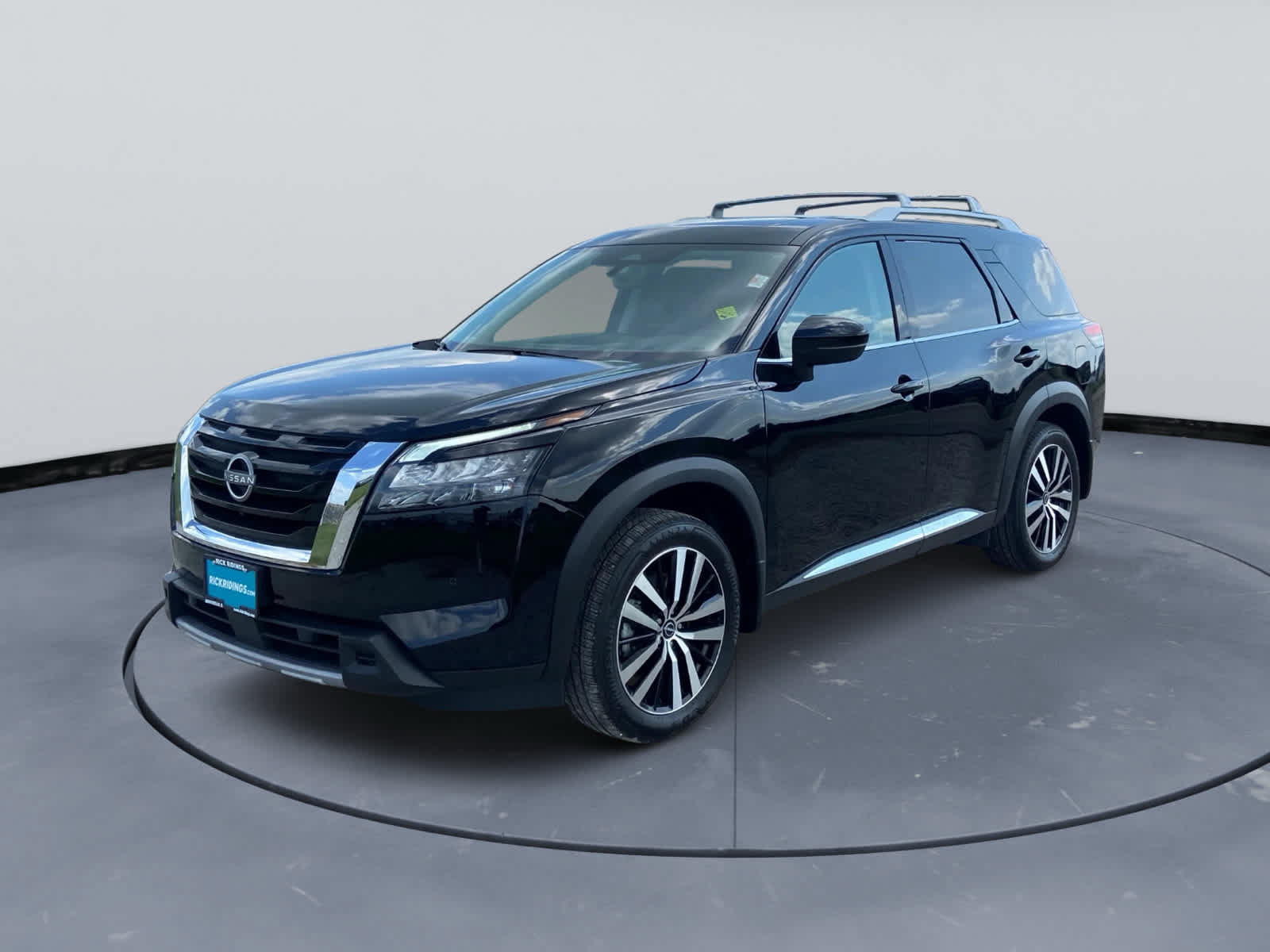 Used 2025 Nissan Pathfinder Platinum w/ Cargo Package FWD image 2