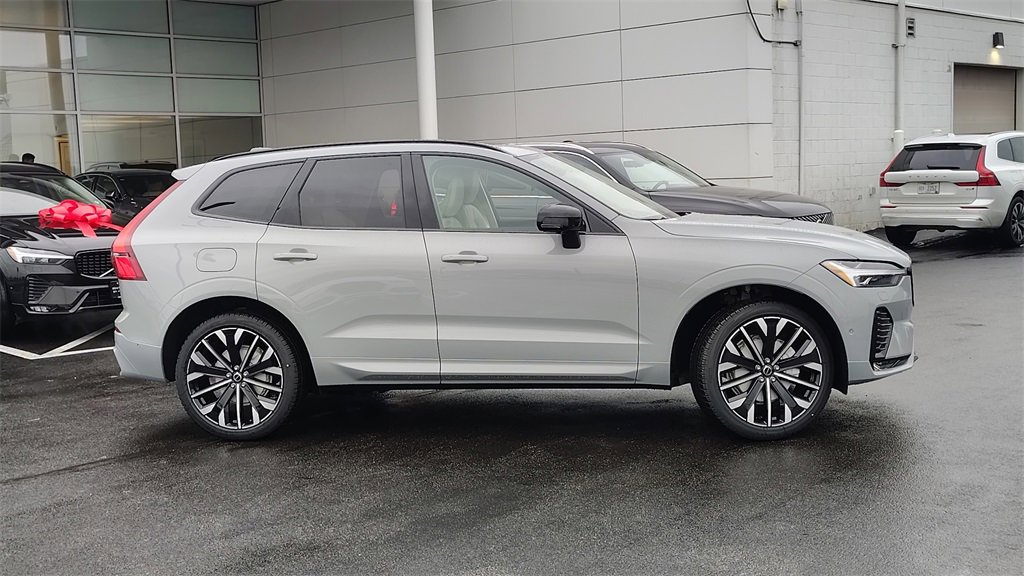 New 2026 Volvo XC60 B5 Ultra w/ Climate Package image 2