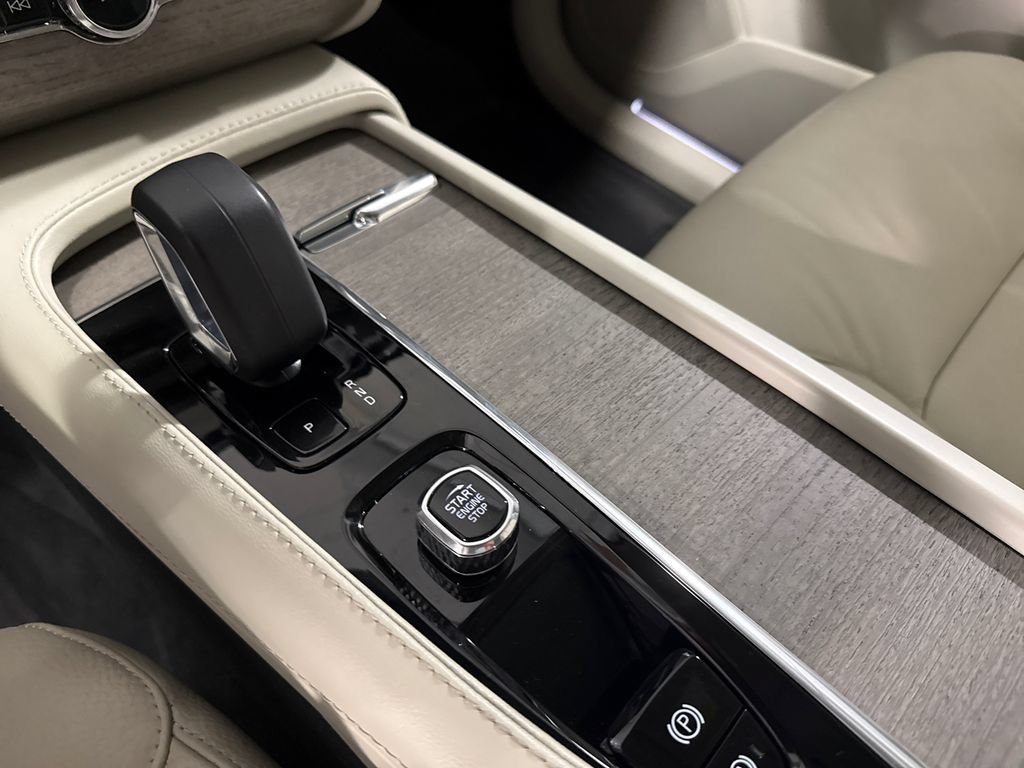 Certified 2023 Volvo XC90 B6 Plus w/ Protection Package Premier AWD/4WD image 18