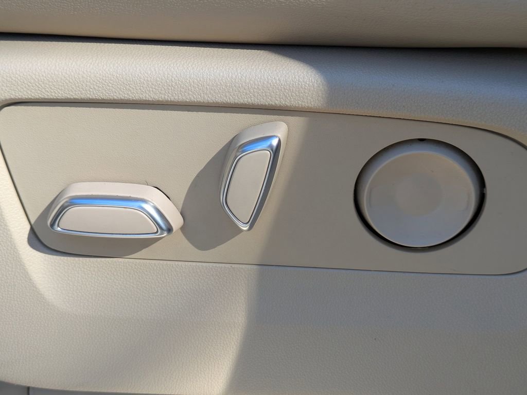 Certified 2022 Cadillac Escalade Premium Luxury image 25