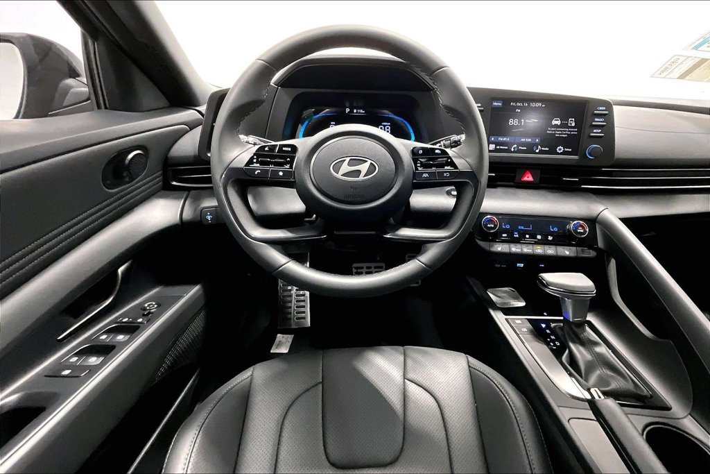 New 2026 Hyundai Elantra SEL Sport FWD image 12