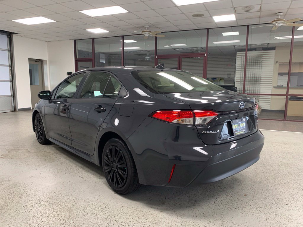 Used 2025 Toyota Corolla LE FWD image 4