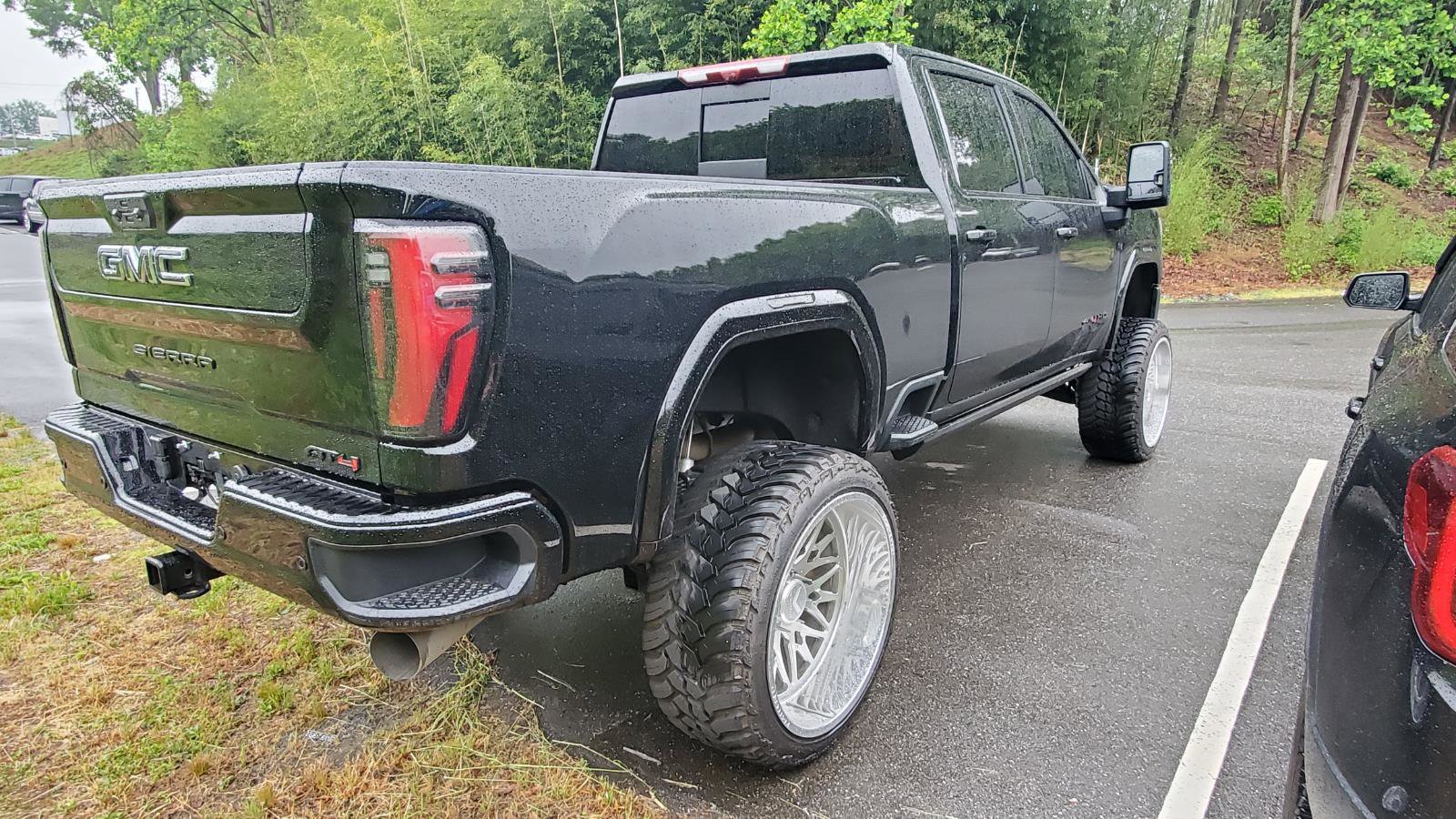 Used 2025 GMC Sierra 2500 AT4 w/ AT4 Premium Plus Package AWD/4WD image 9
