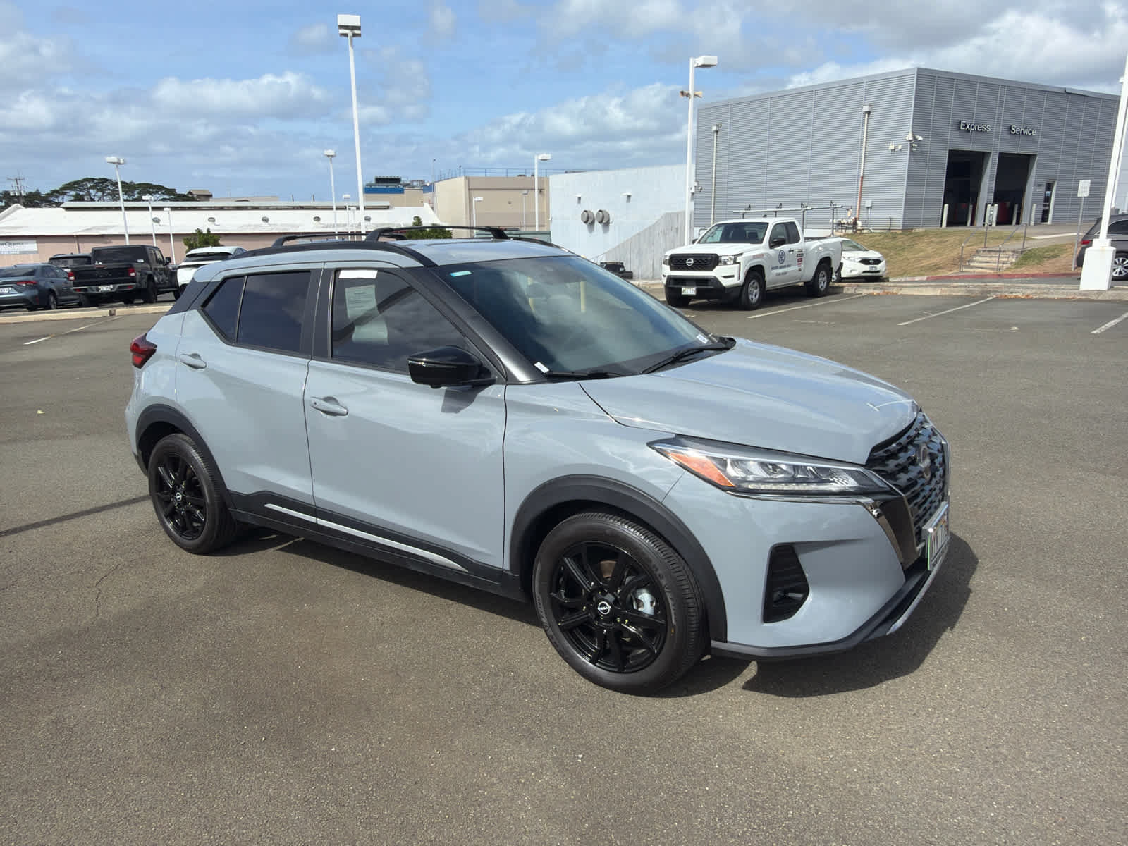 Used 2023 Nissan Kicks SR FWD image 2
