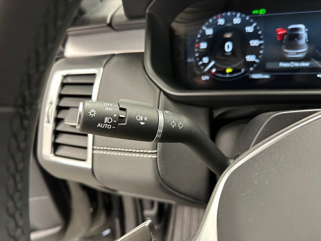Used 2024 Land Rover Discovery Dynamic SE image 19
