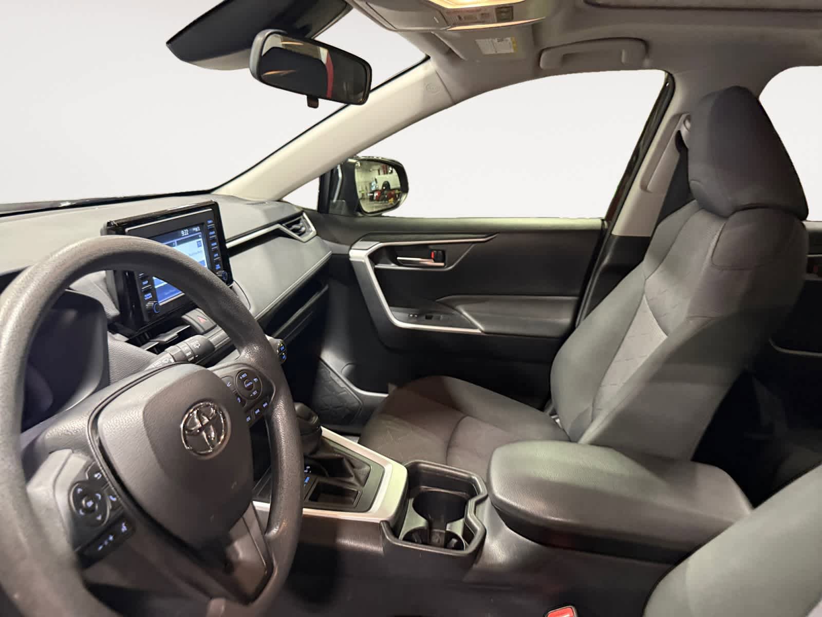 Used 2019 Toyota RAV4 XLE w/ Convenience Package FWD image 10