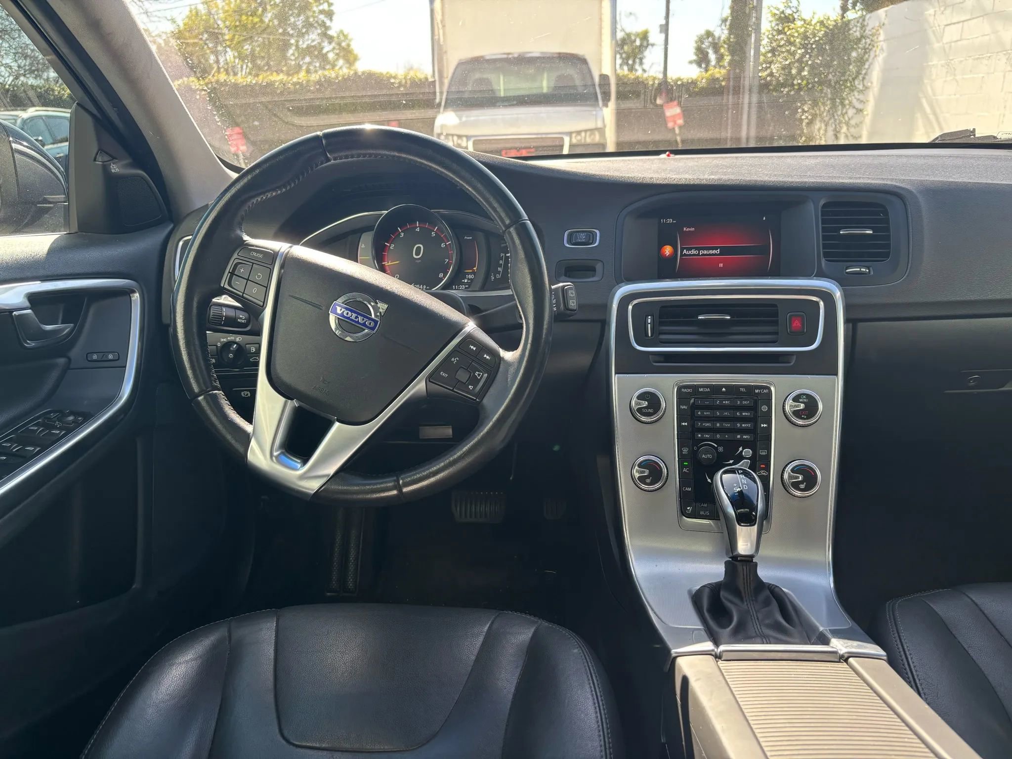 Used 2017 Volvo V60 T5 Premier w/ Convenience Package image 32