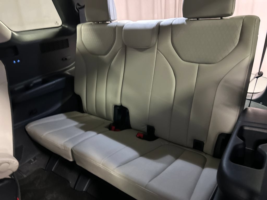Used 2022 Hyundai Palisade SEL w/ Premium Package FWD image 23