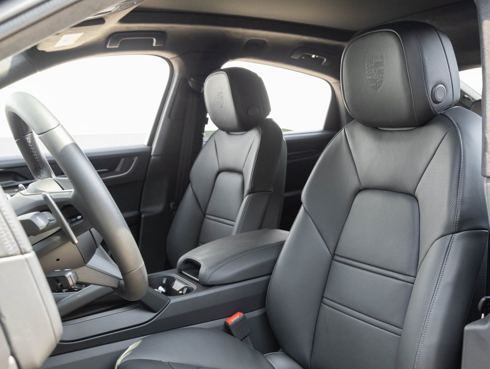 Used 2025 Porsche Cayenne Turbo image 5