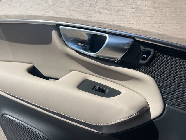 New 2026 Volvo XC90 B6 Plus w/ Protection Package Premier AWD/4WD image 25