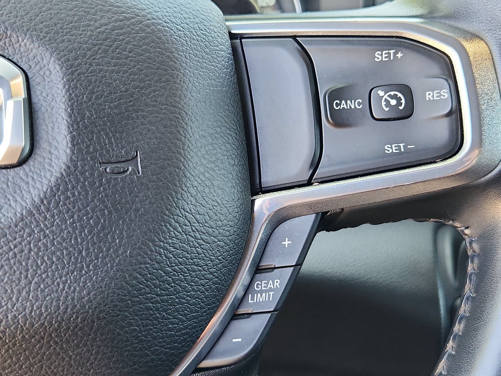 Used 2023 RAM 1500 Laramie AWD/4WD image 22