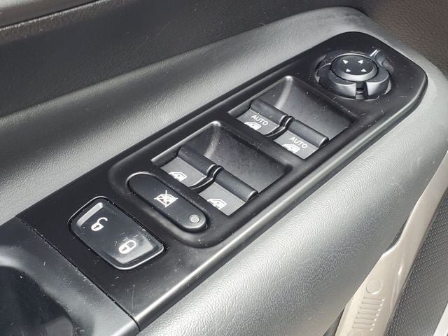 Used 2020 Jeep Renegade Limited AWD/4WD image 8