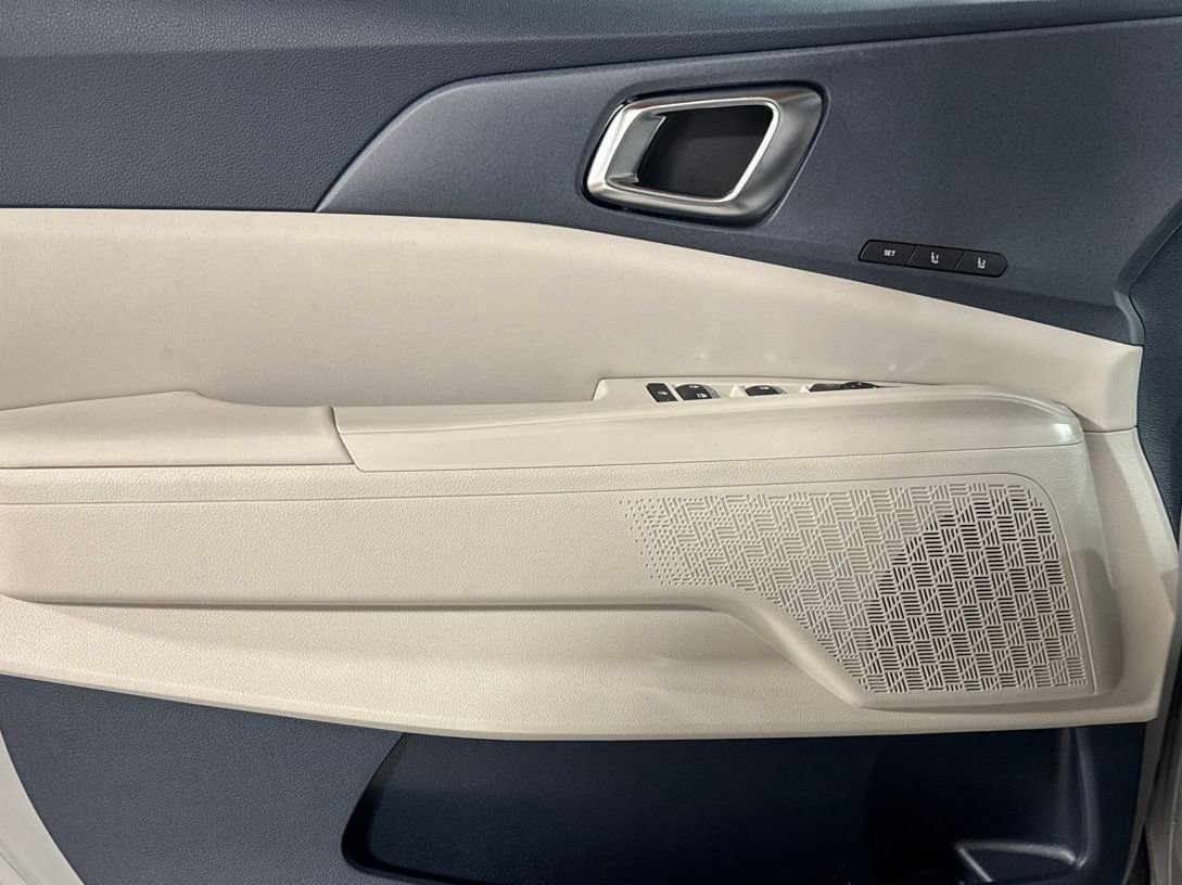New 2026 Kia Carnival EX FWD image 25