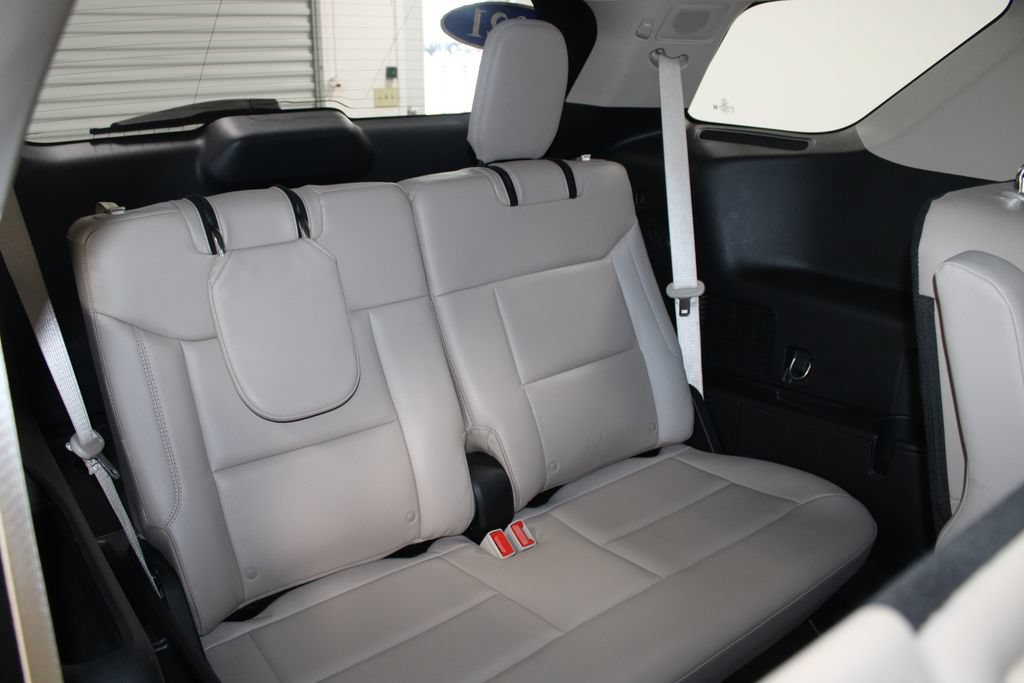 Used 2021 Ford Explorer Limited w/ Equipment Group 301A RWD image 32