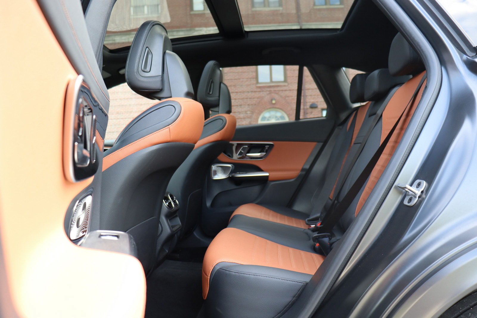 Used 2024 Mercedes-Benz GLC 300 w/ AMG Line image 18