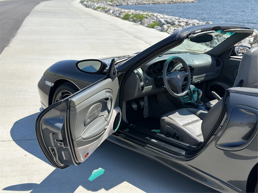 Used 2004 Porsche 911 Turbo image 10