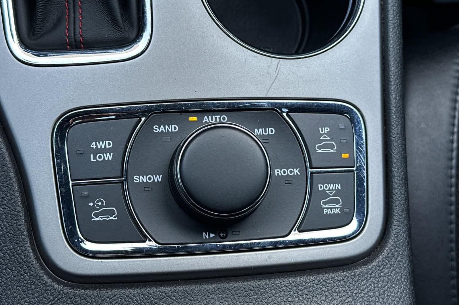 Used 2019 Jeep Grand Cherokee Trailhawk AWD/4WD image 30
