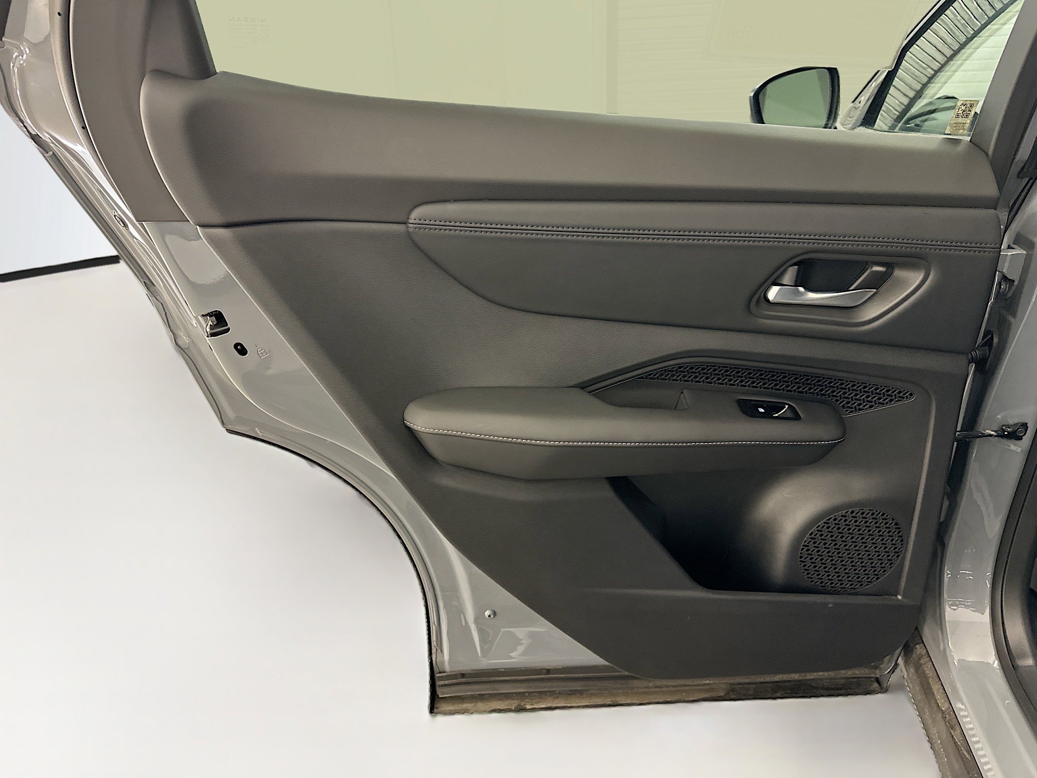 Used 2025 Nissan Ariya AWD image 27