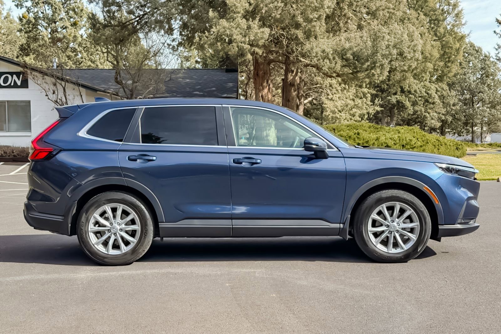 Used 2024 Honda CR-V EX-L image 3