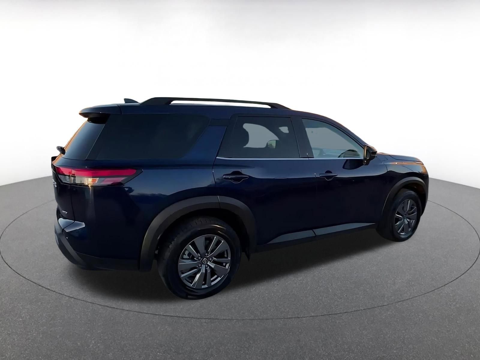 Used 2025 Nissan Pathfinder SV image 15