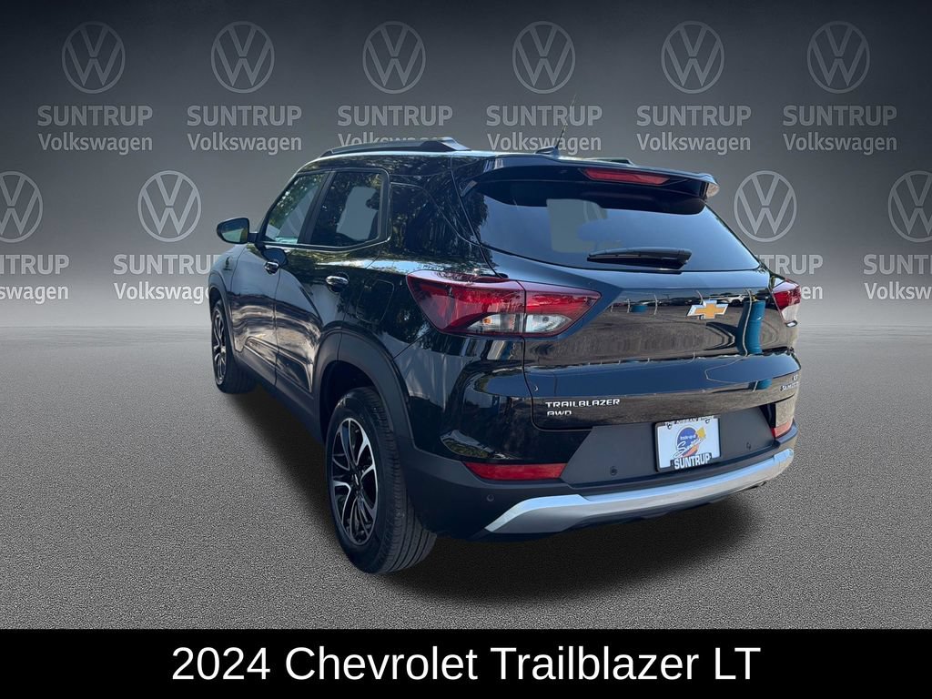 Used 2024 Chevrolet TrailBlazer LT w/ Convenience Package AWD/4WD image 3