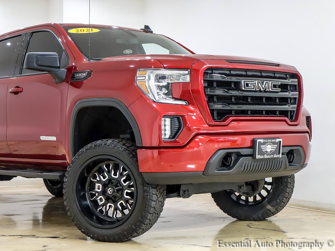 Used 2021 GMC Sierra 1500 Elevation w/ LPO, Elevation Black Package AWD/4WD image 2