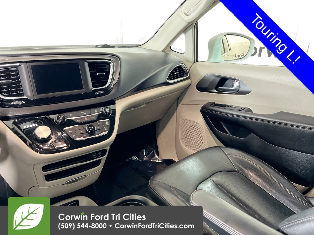 Used 2020 Chrysler Pacifica Touring-L FWD image 27