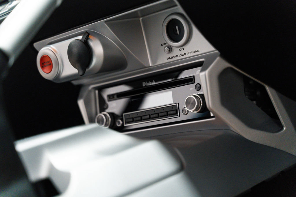 Used 2006 Ford GT RWD image 9