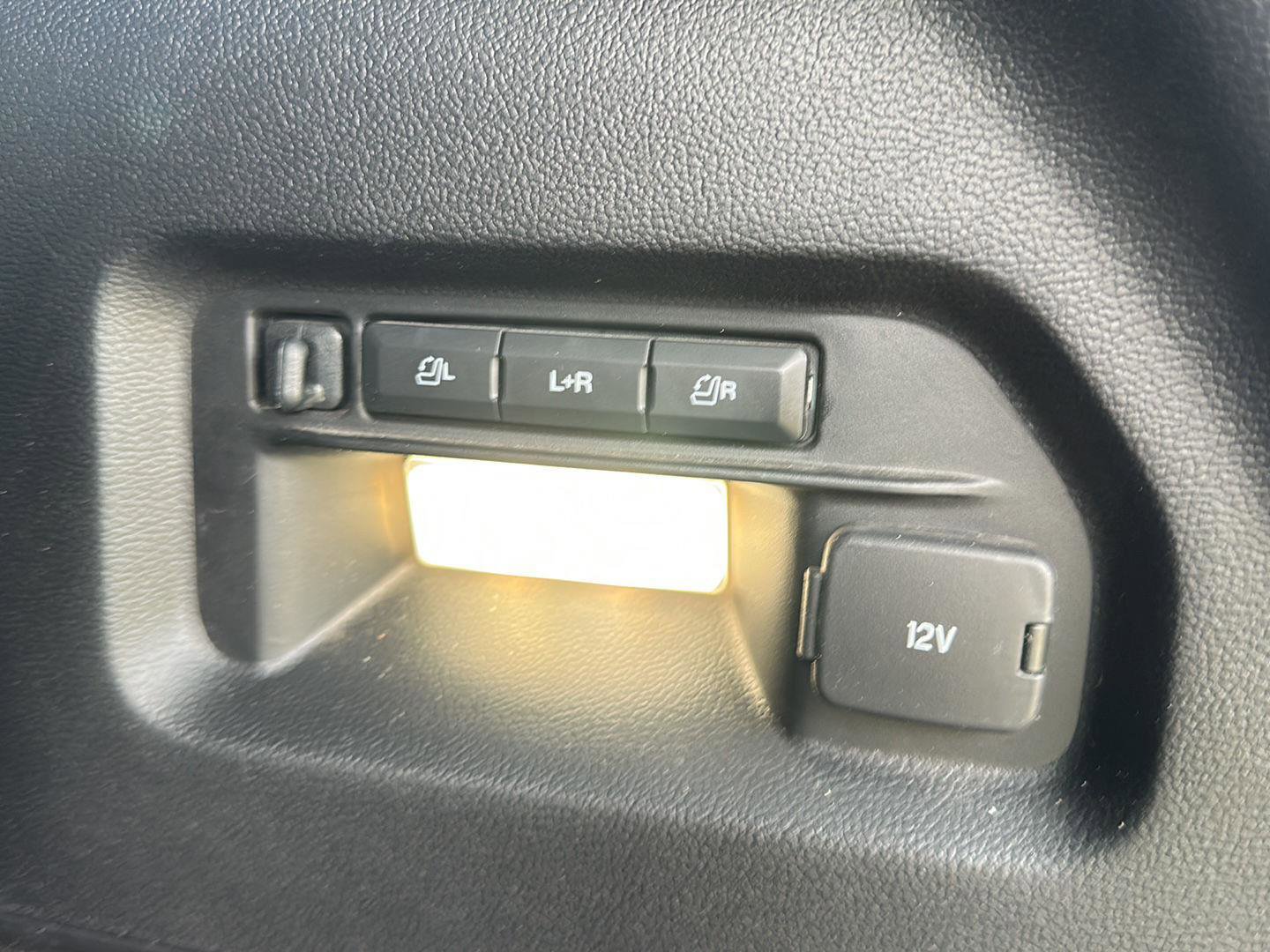 Used 2021 Ford Explorer Platinum image 12