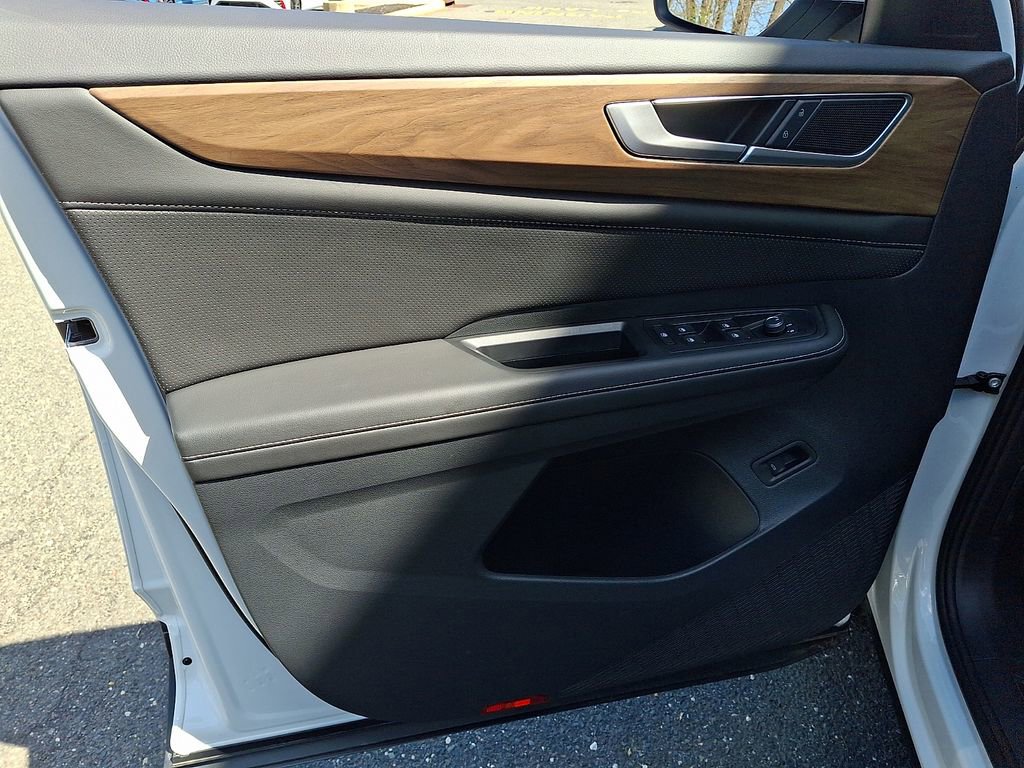 Certified 2025 Volkswagen Atlas SE w/ Panoramic Sunroof Package AWD/4WD image 13