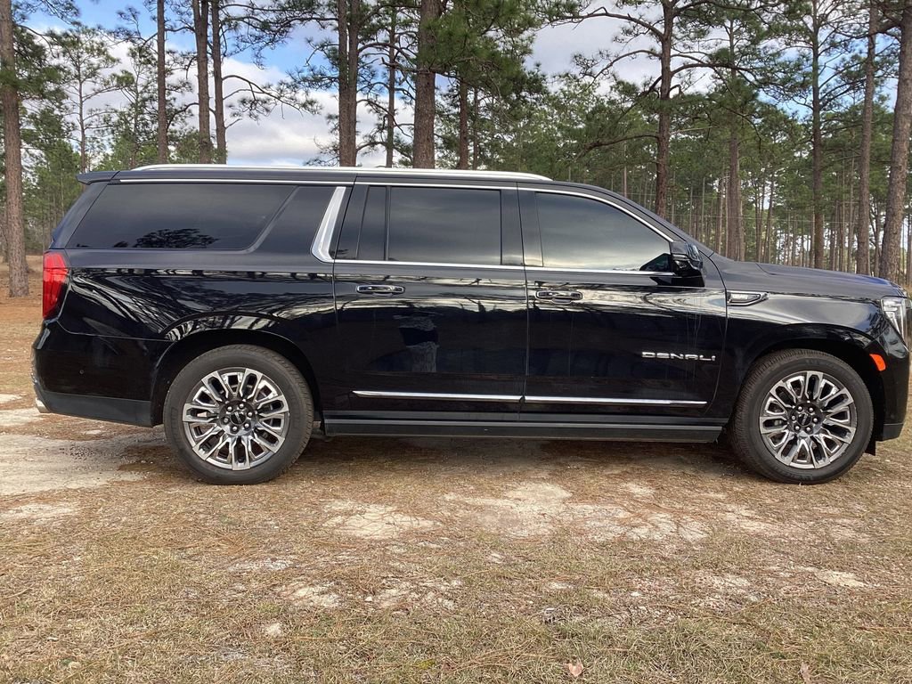 Used 2023 GMC Yukon XL Denali Ultimate AWD/4WD image 6