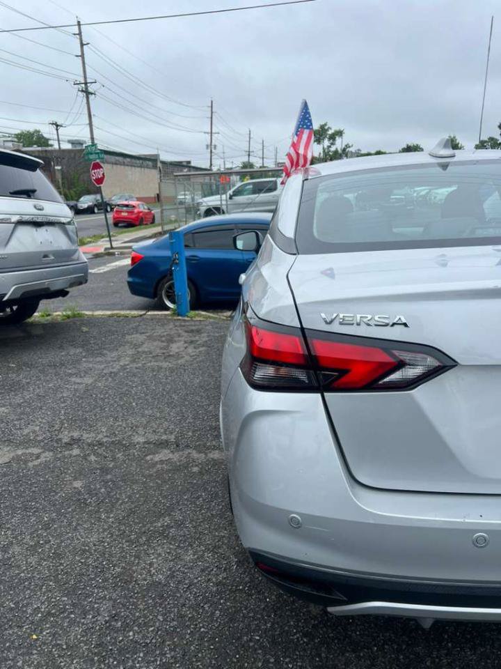Used 2021 Nissan Versa SV FWD image 8