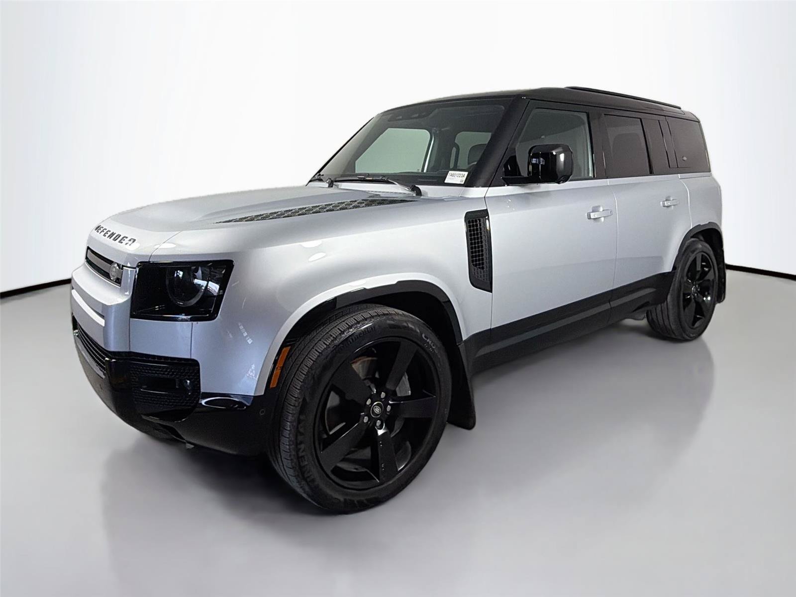 Used 2024 Land Rover Defender 110 X-Dynamic SE AWD/4WD image 1