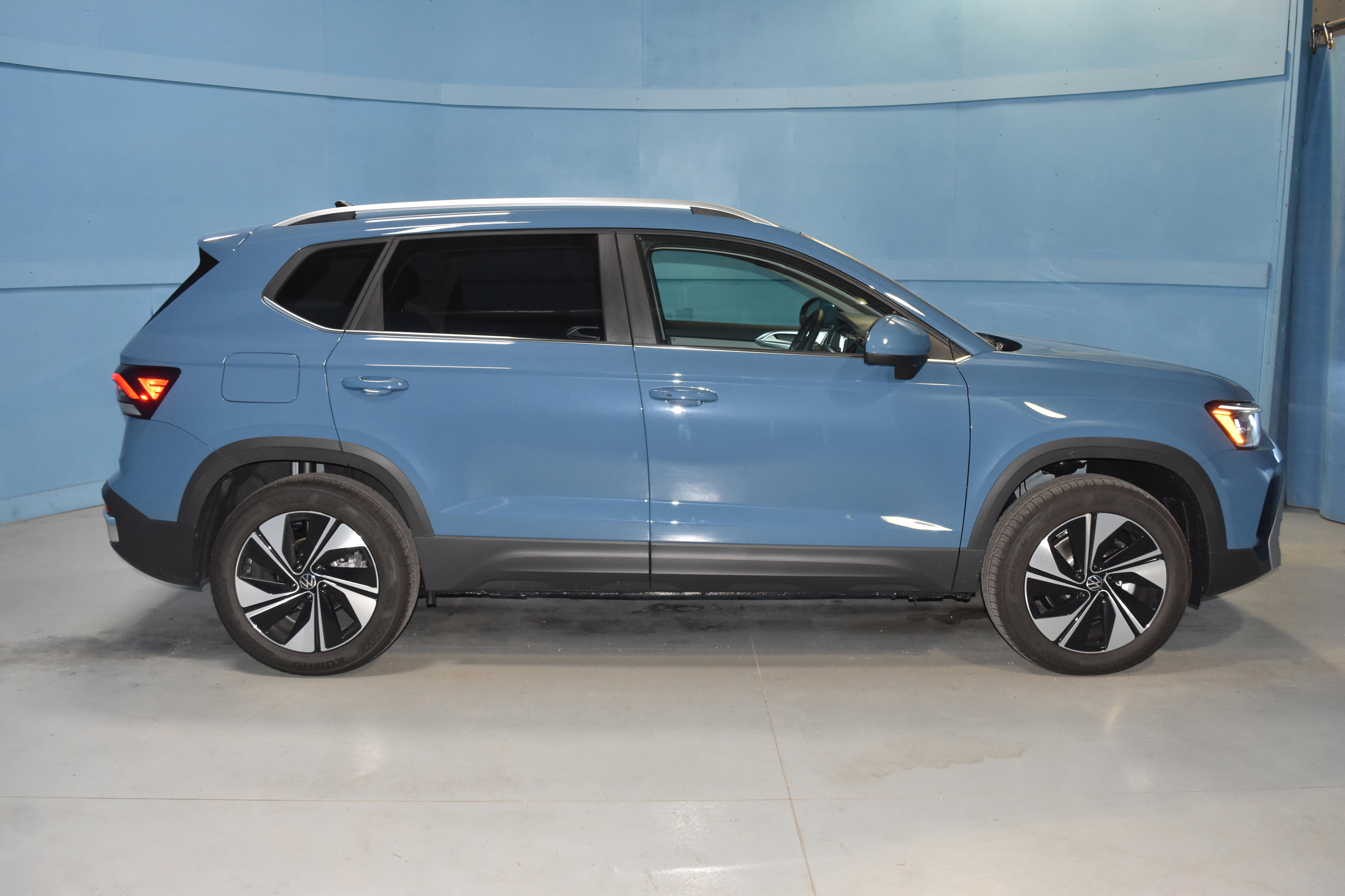 New 2026 Volkswagen Taos SE image 18