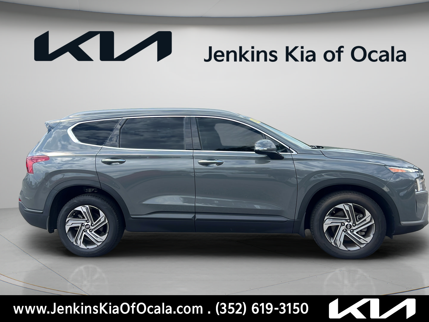 Used 2023 Hyundai Santa Fe SEL FWD image 2