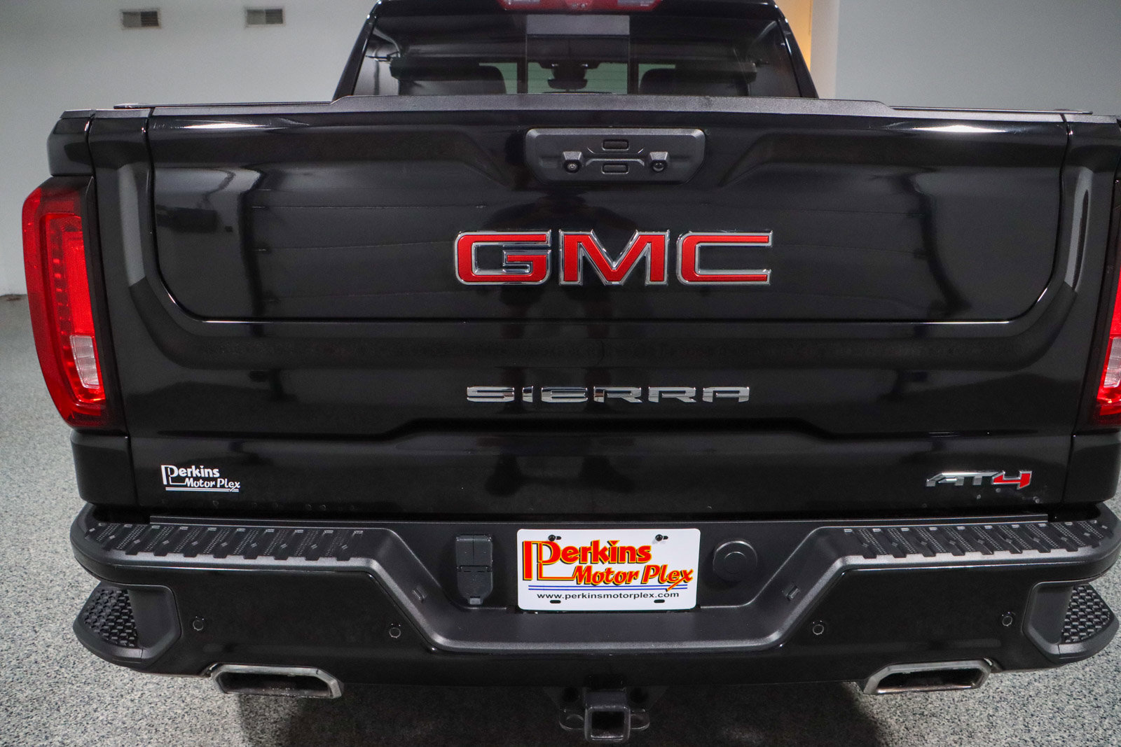 Used 2023 GMC Sierra 1500 AT4 w/ Technology Package image 8