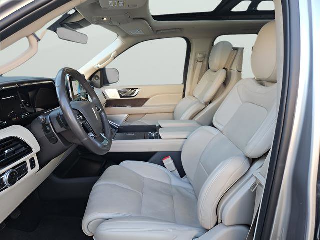Used 2021 Lincoln Navigator Reserve w/ Luxury Package AWD/4WD image 11