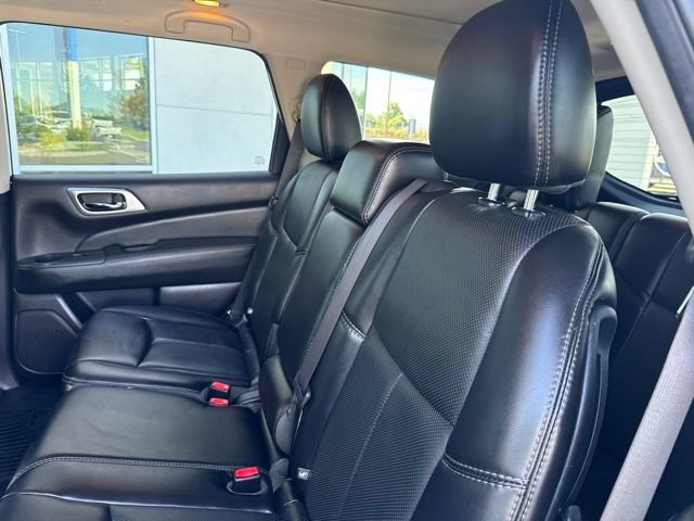 Used 2017 Nissan Pathfinder Platinum w/ Family Entertainment Package AWD/4WD image 19