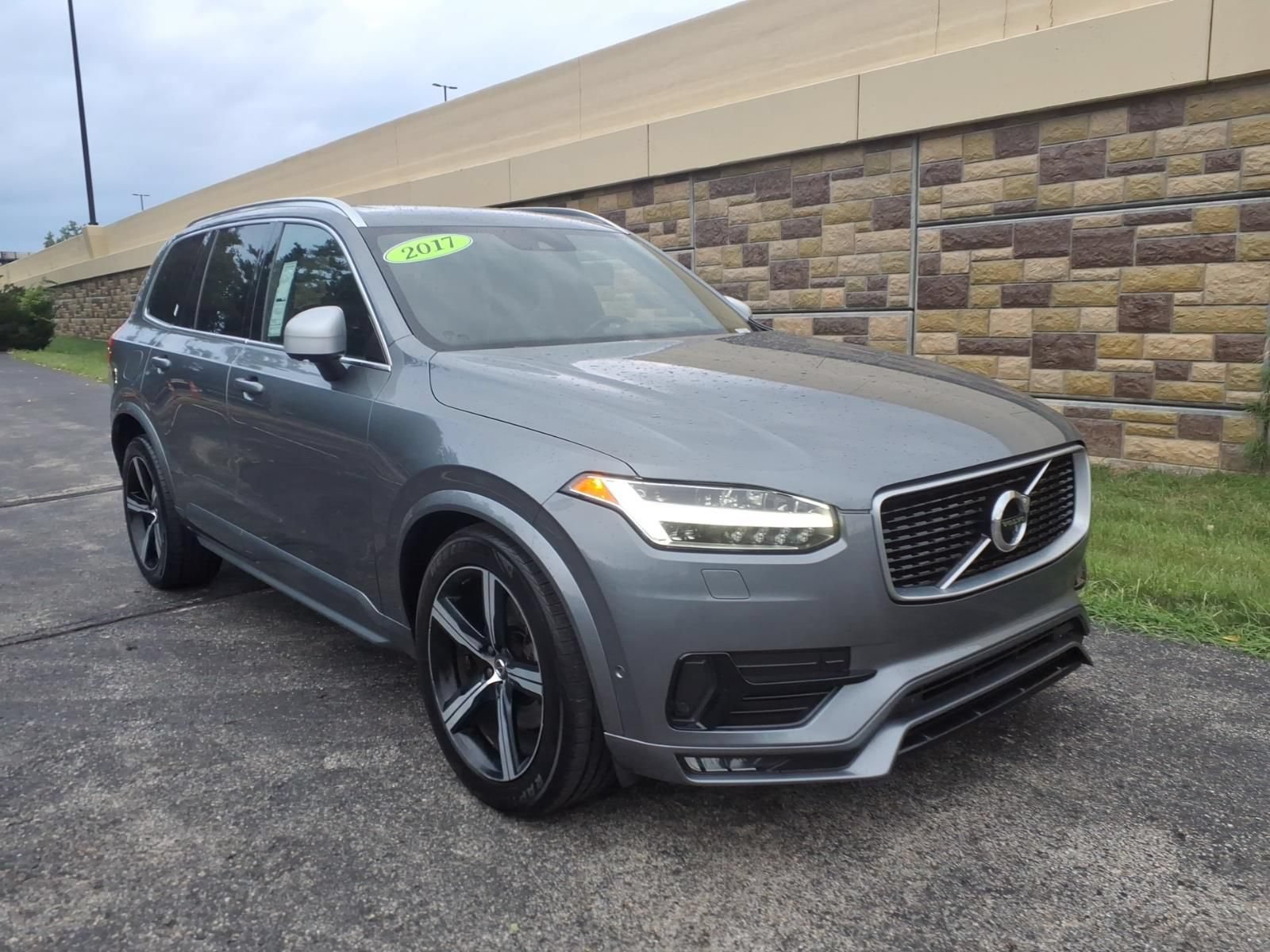 Used 2017 Volvo XC90 T6 R-Design w/ Vision Package AWD/4WD image 2