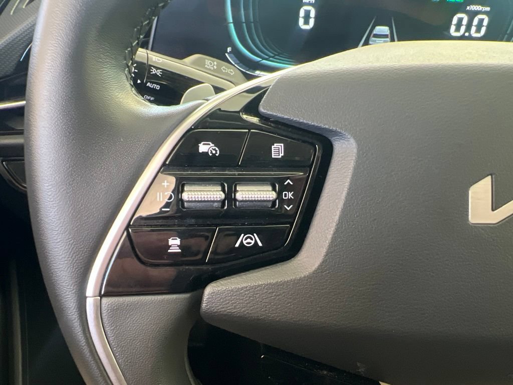 Certified 2024 Kia Niro EX FWD image 61