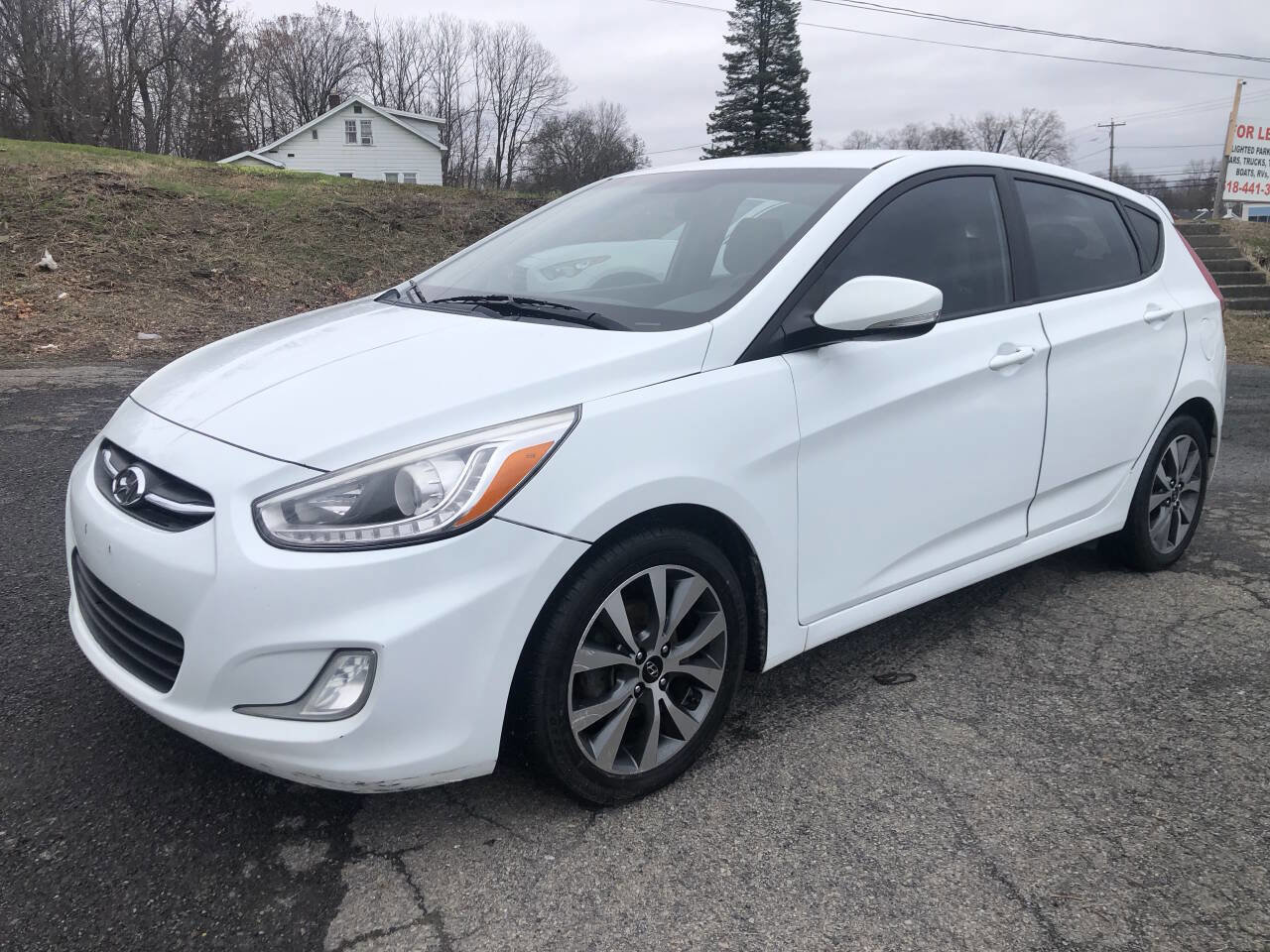 Used 2015 Hyundai Accent Sport image 3
