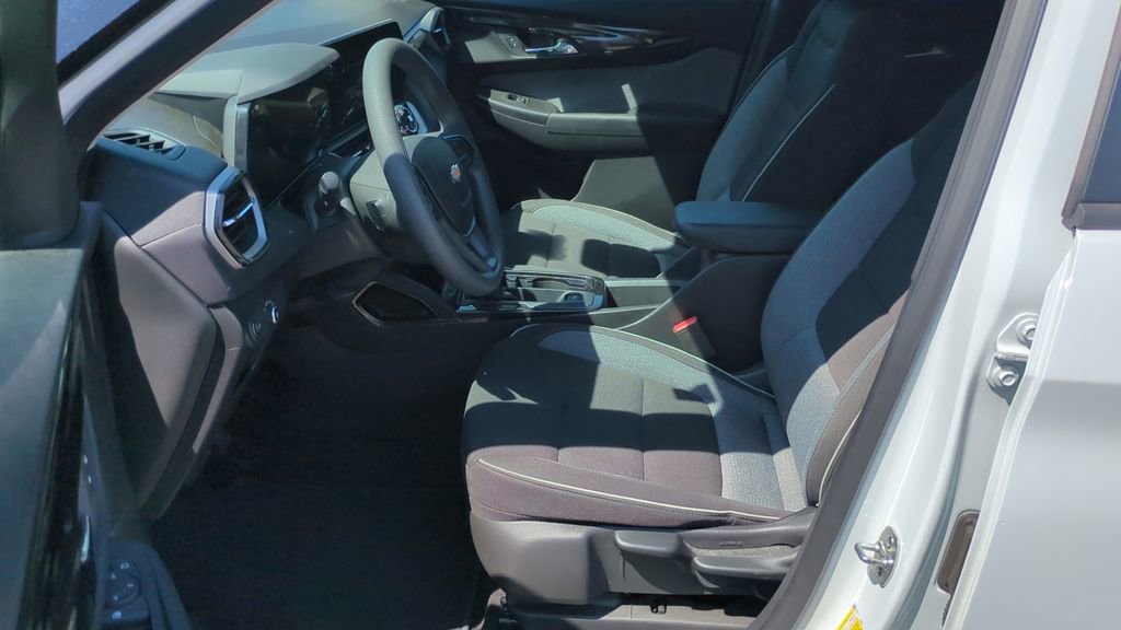 Used 2025 Chevrolet TrailBlazer LS w/ LS Convenience Package image 11