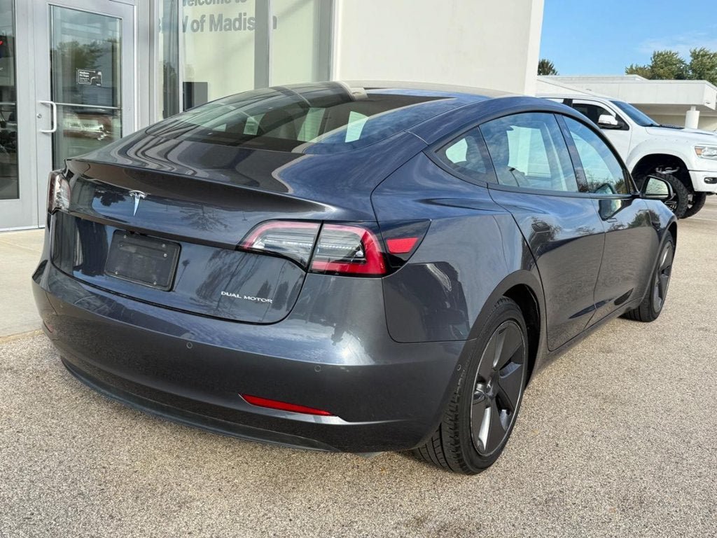 Used 2022 Tesla Model 3 AWD/4WD image 3