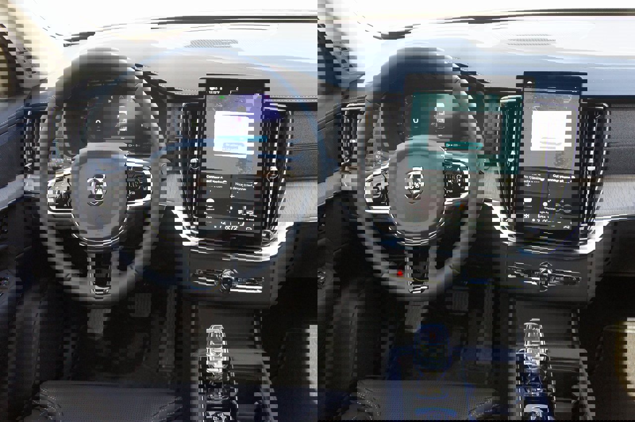 New 2025 Volvo XC90 T8 Ultra w/ Protection Package Premier image 11