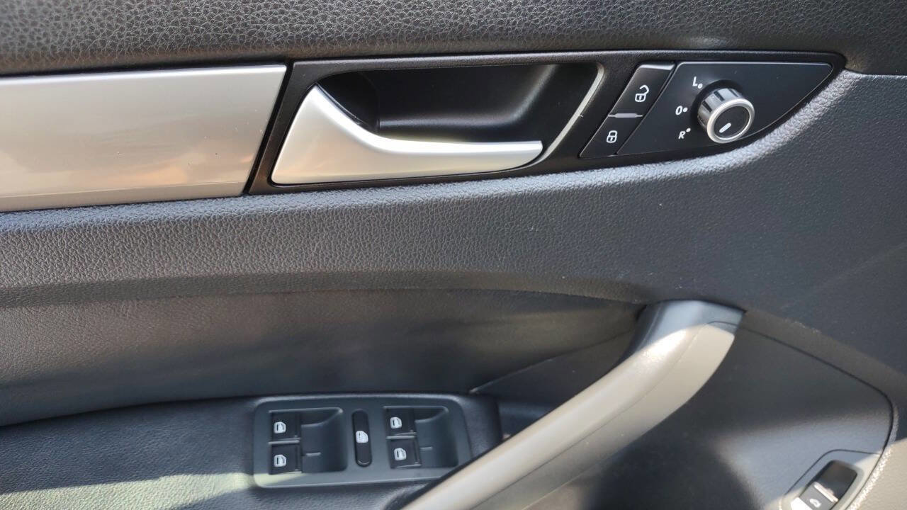 Used 2015 Volkswagen Passat 1.8T Limited Edition image 11