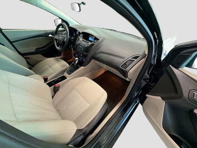 Used 2015 Ford Focus SE w/ SE Cold Weather Package image 23